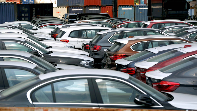 Hàng trăm xe sang phơi nắng mưa ngoài cảng