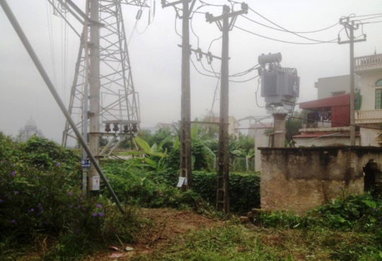 Hái rau cạnh trạm điện 220 KV, người đàn ông bị điện giật chết