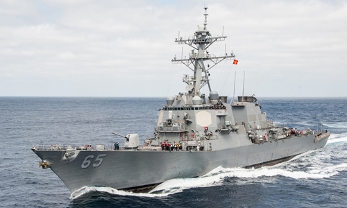 Khu trục hạm Mỹ va chạm với tàu kéo Nhật