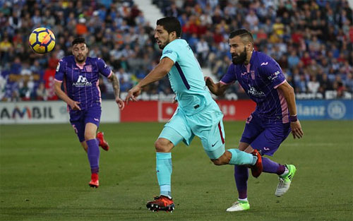Suarez trở lại phong độ cao, Barca đại thắng ở vòng 12 La Liga