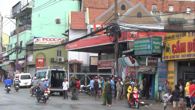 Người phụ nữ chết cháy trong tiệm kinh doanh linh kiện điện thoại lúc rạng sáng Người phụ nữ chết cháy trong tiệm kinh doanh linh kiện điện thoại lúc rạng sáng