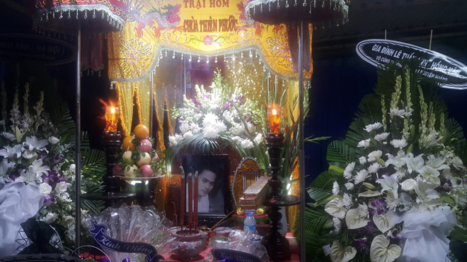 Phút cuối tiễn biệt diễn viên Nguyễn Hoàng trong ngày mưa bão