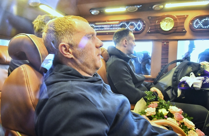 Giggs và Scholes bị bủa vây khi đến Hà Nội