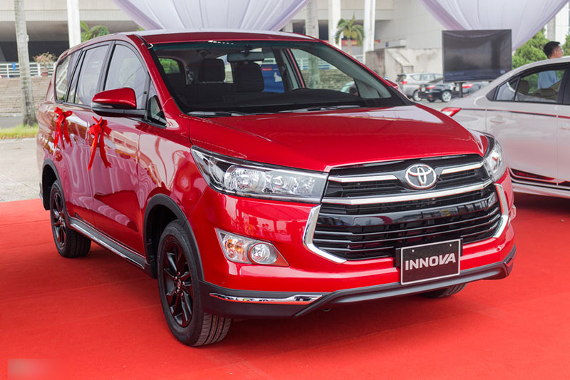 Toyota Innova Venturer mới giá 855 triệu tại Việt Nam