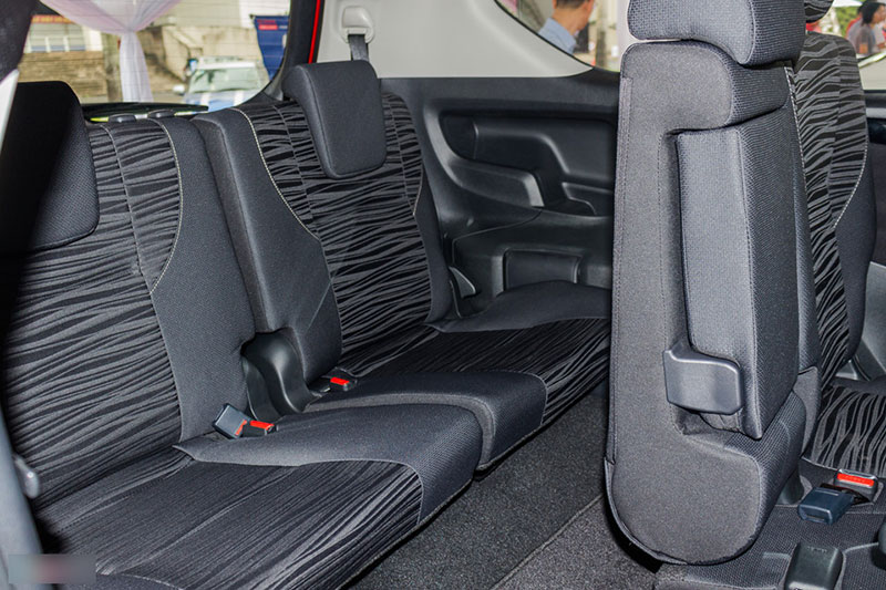 Toyota Innova Venturer mới giá 855 triệu tại Việt Nam