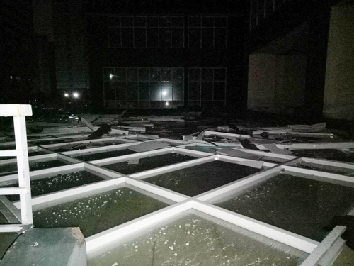 Làng đại học ở Sài Gòn tan hoang sau trận mưa giông