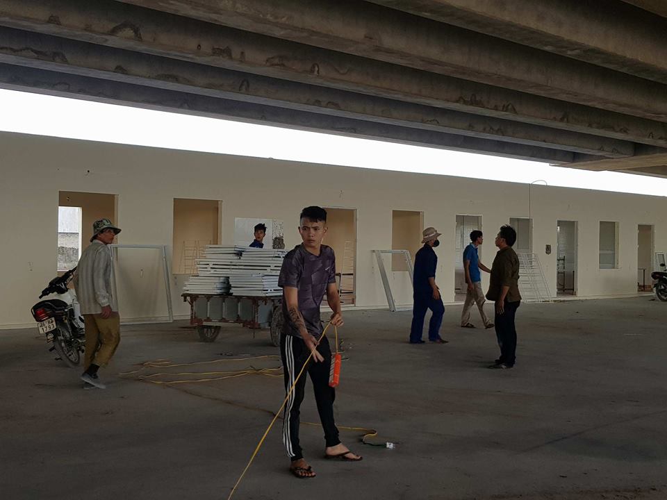 Phá dỡ thần tốc nhà hàng dưới gầm cao tốc Hà Nội - Hải Phòng