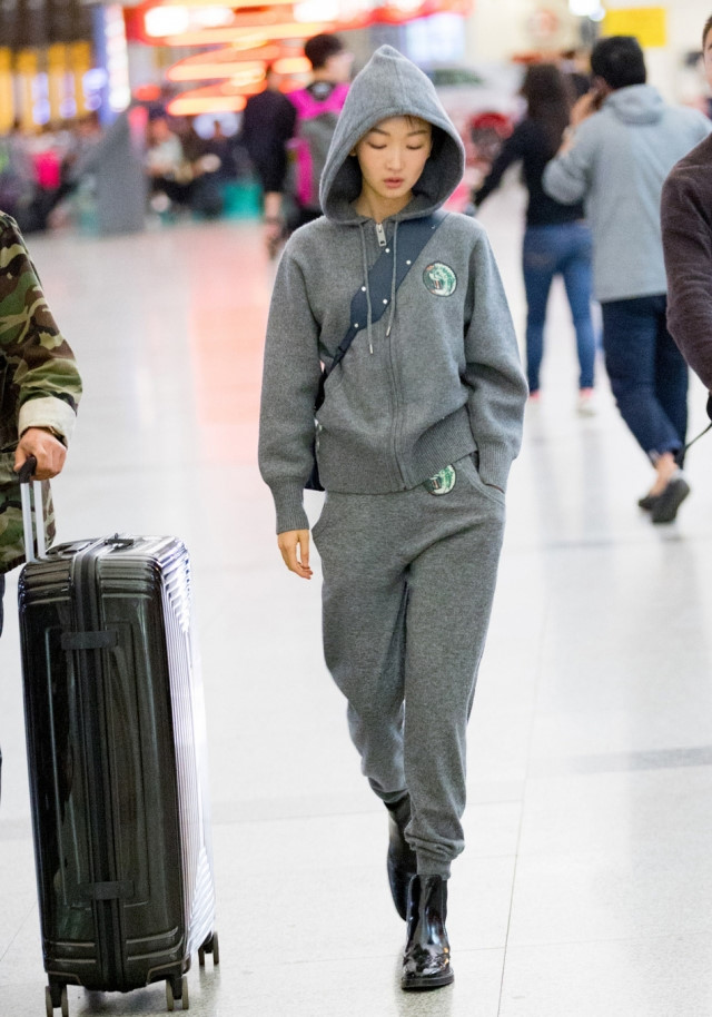 Mỹ nhân Hoa ngữ mê diện quần thể thao xuống phố