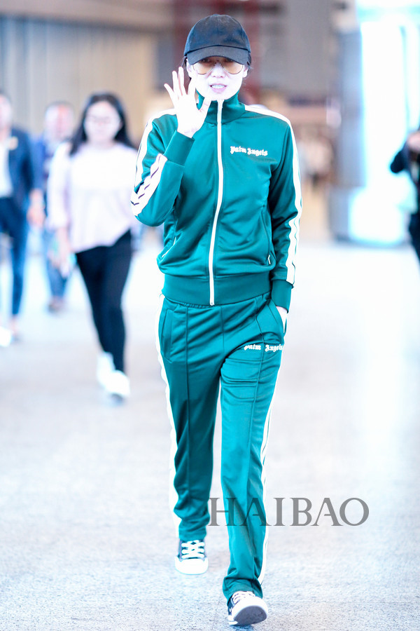 Mỹ nhân Hoa ngữ mê diện quần thể thao xuống phố