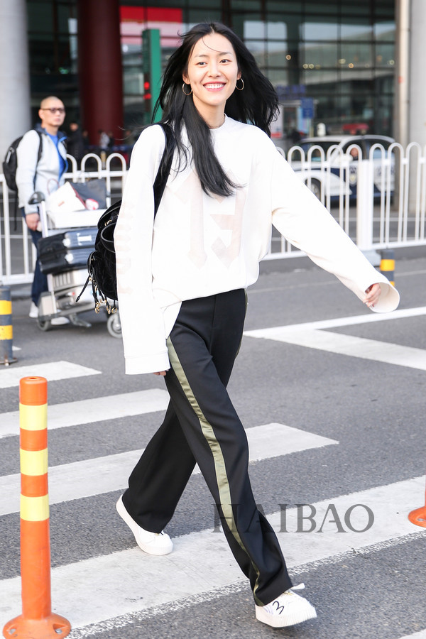 Mỹ nhân Hoa ngữ mê diện quần thể thao xuống phố
