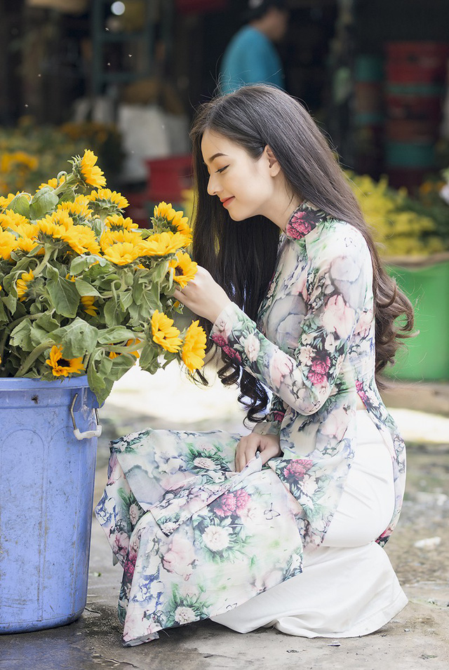 Cựu Á khôi ĐH Công nghiệp TP.HCM đẹp dịu dàng với áo dài