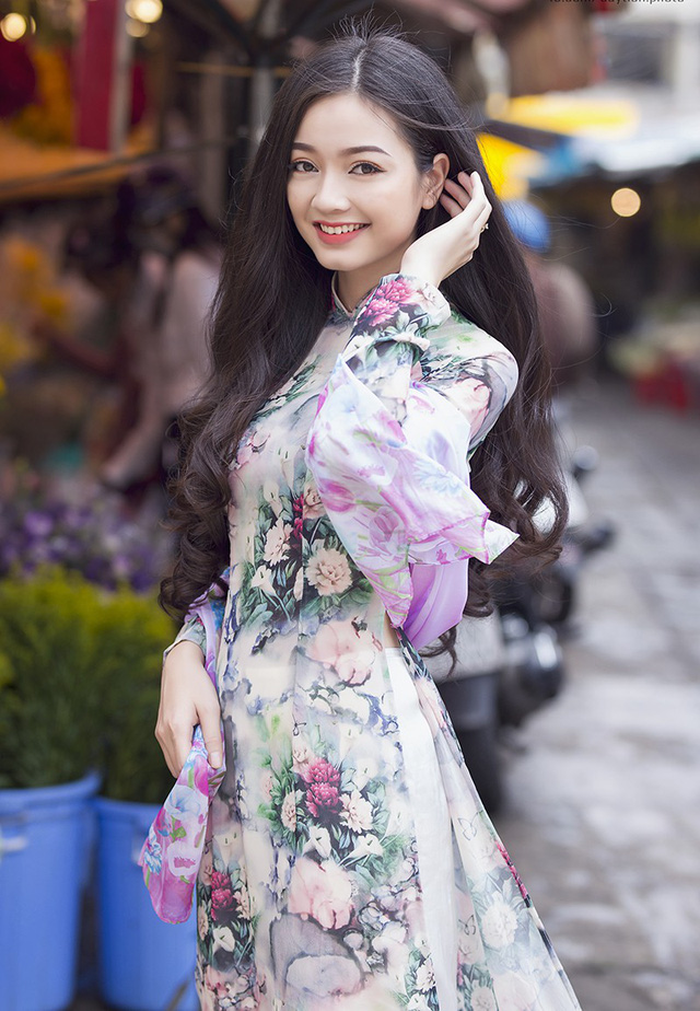 Cựu Á khôi ĐH Công nghiệp TP.HCM đẹp dịu dàng với áo dài