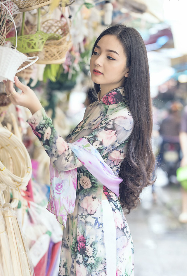Cựu Á khôi ĐH Công nghiệp TP.HCM đẹp dịu dàng với áo dài