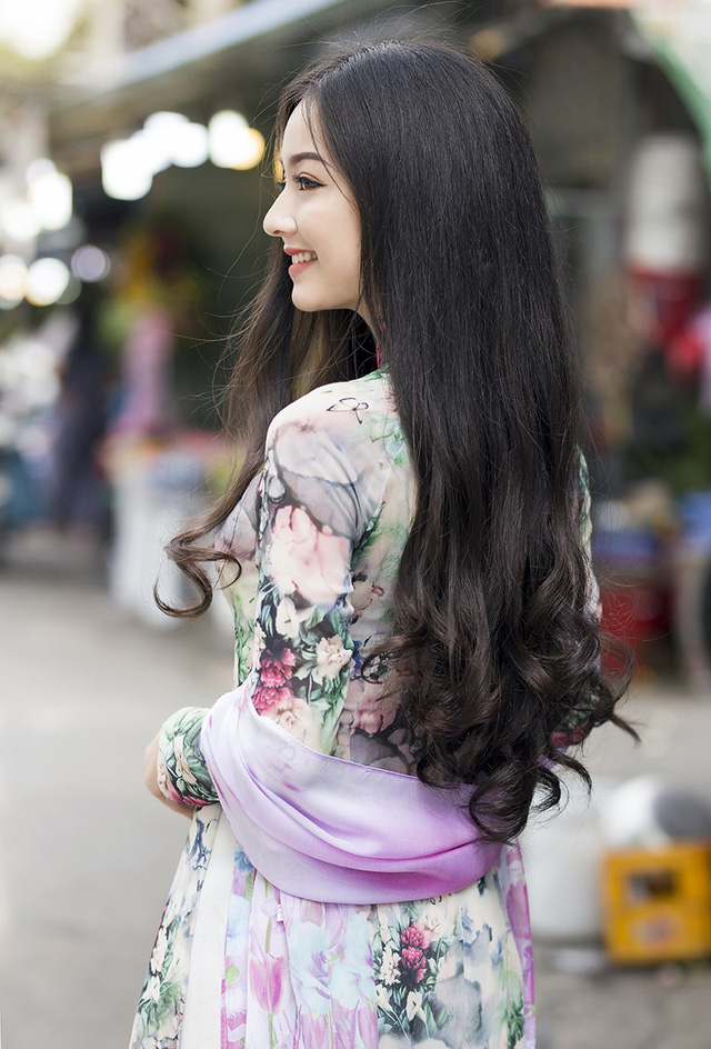 Cựu Á khôi ĐH Công nghiệp TP.HCM đẹp dịu dàng với áo dài