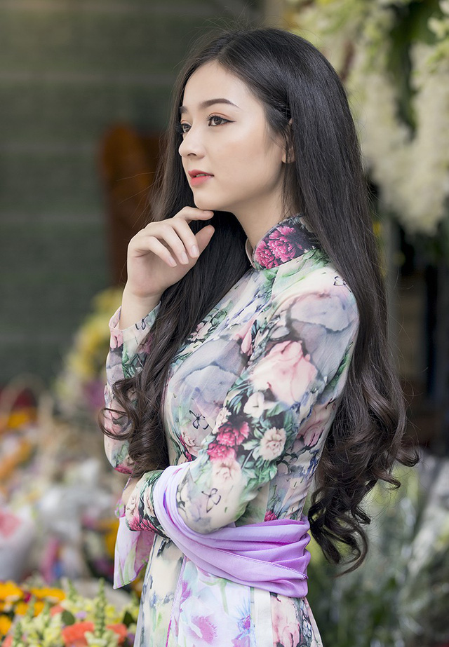 Cựu Á khôi ĐH Công nghiệp TP.HCM đẹp dịu dàng với áo dài