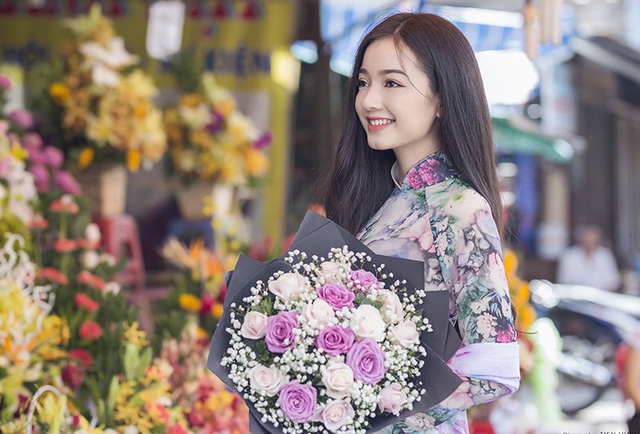 Cựu Á khôi ĐH Công nghiệp TP.HCM đẹp dịu dàng với áo dài