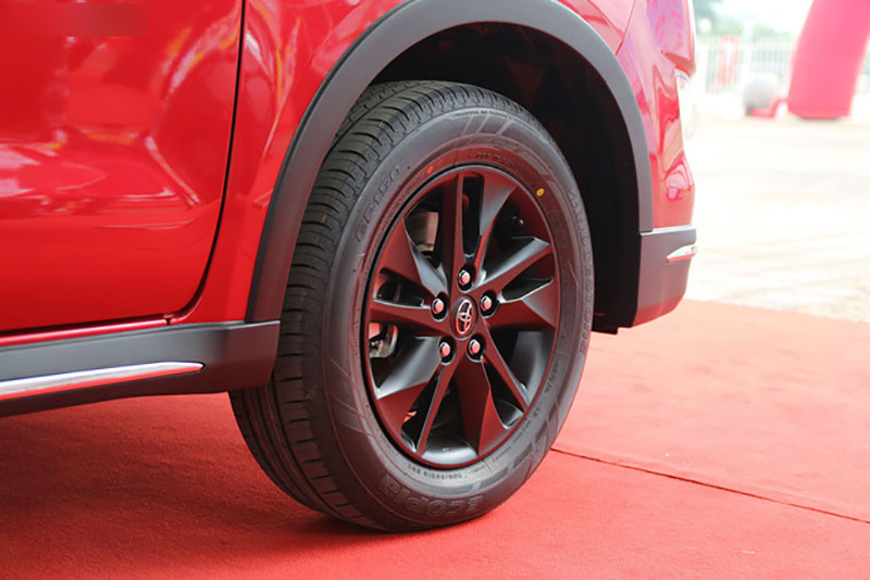 Toyota Innova vừa mới về Việt Nam bị cắt nhiều trang bị