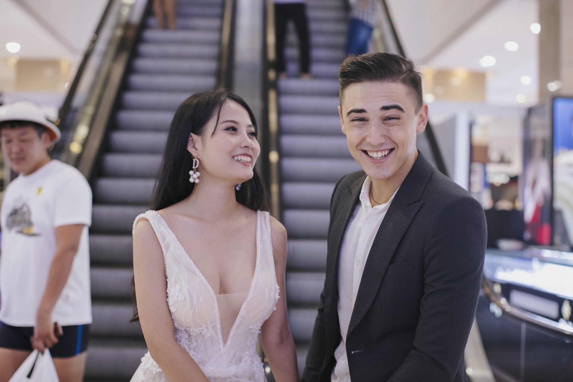 Danh tính cặp đôi có chú rể Tây điển trai trong loạt ảnh hot nhất tuần qua đây rồi!