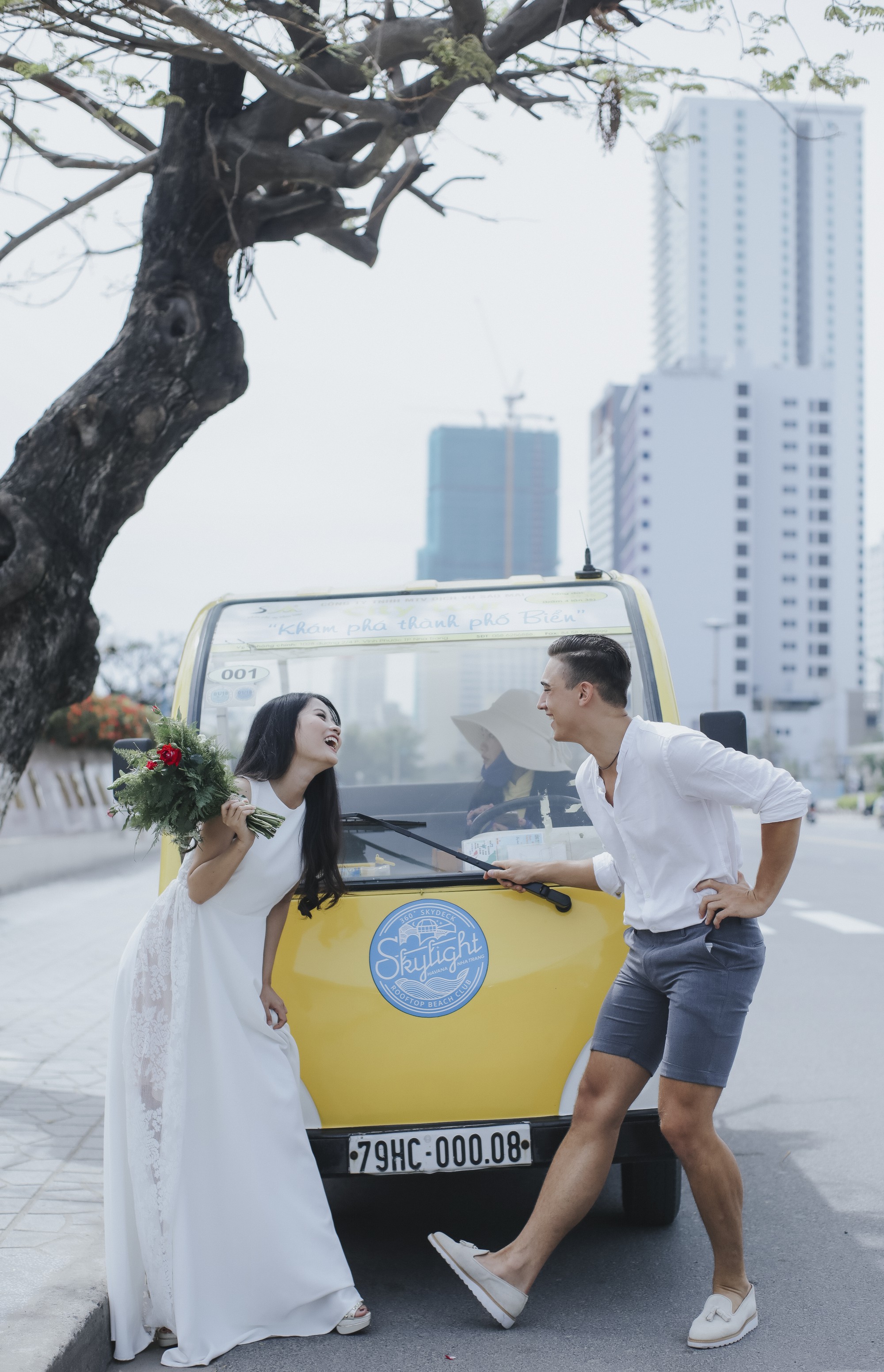 Danh tính cặp đôi có chú rể Tây điển trai trong loạt ảnh hot nhất tuần qua đây rồi! Danh tính cặp đôi có chú rể Tây điển trai trong loạt ảnh hot nhất tuần qua đây rồi!