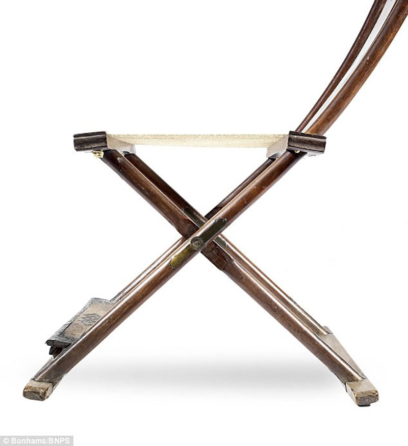 Bộ ghế gỗ sưa 300 năm tuổi giá 160 tỷ đồng