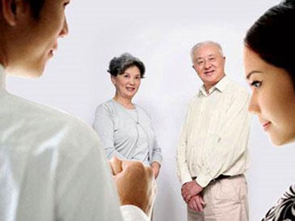 Giật mình trước yêu cầu lạ đời của bố mẹ chồng