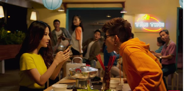 MV ca khúc nhạc phim Cô Ba Sài Gòn phê phán thói nghiện công nghệ