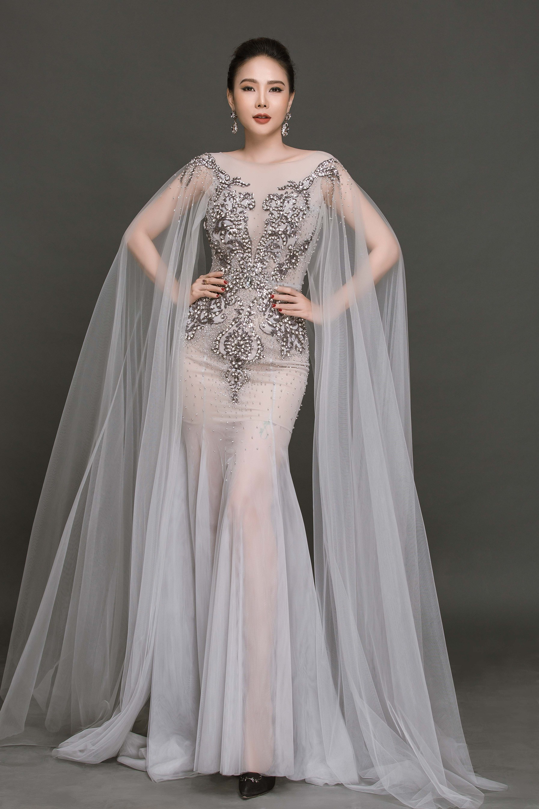 Dương Yến Ngọc đại diện Việt Nam tham dự Hoa hậu quý bà Hòa Bình thế giới 2017