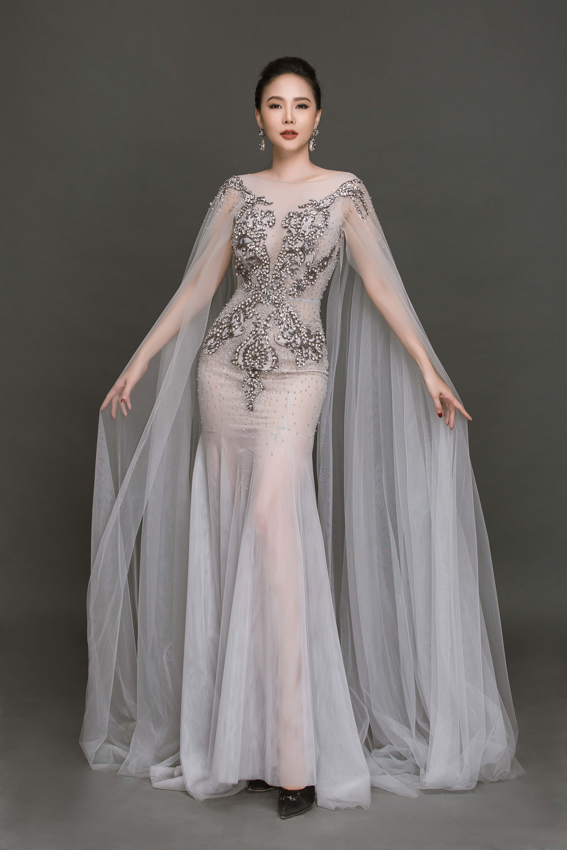 Dương Yến Ngọc đại diện Việt Nam tham dự Hoa hậu quý bà Hòa Bình thế giới 2017