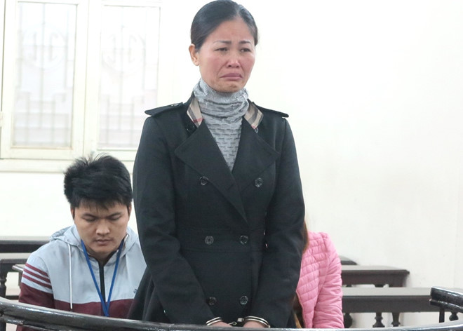 Không được giảm án, nữ bị cáo khóc đòi tự tử