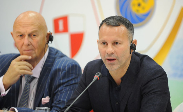 Ryan Giggs muốn thăm Sơn Đoòng, Paul Scholes mong ở Việt Nam lâu hơn