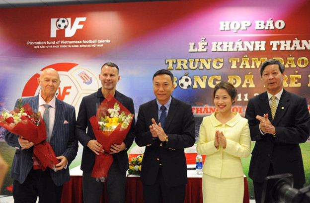 Ryan Giggs muốn thăm Sơn Đoòng, Paul Scholes mong ở Việt Nam lâu hơn