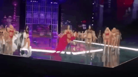 HOT: Victorias Secret Fashion Show 2017 - Những hình ảnh đầu tiên từ show diễn chính thức