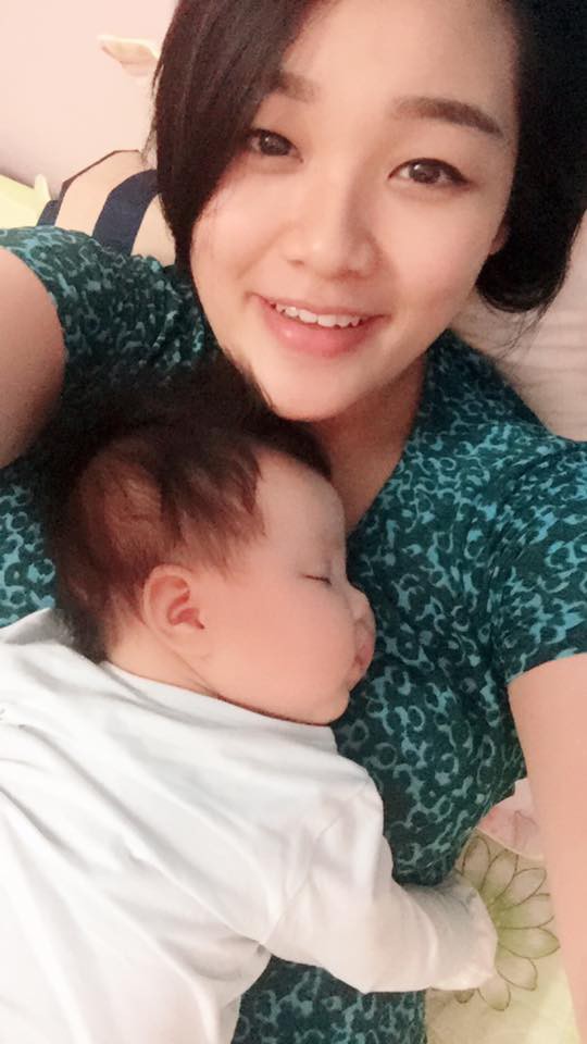 Người mẹ hiếm muộn chia sẻ cảm xúc đêm ở cữ cuối cùng tại nhà ngoại khiến ai cũng nghẹn lòng