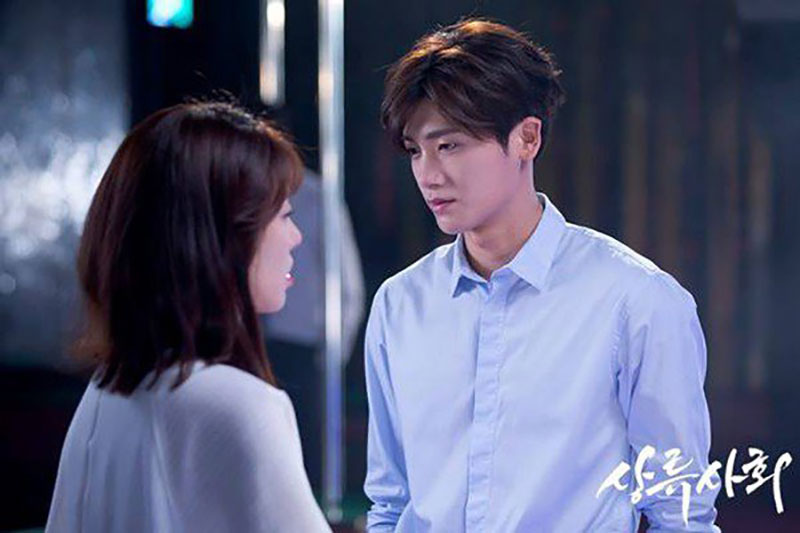 Đúng ngày đầy tháng con trai, chồng đưa đơn ly hôn cho tôi với lí do không thể nào ngờ…