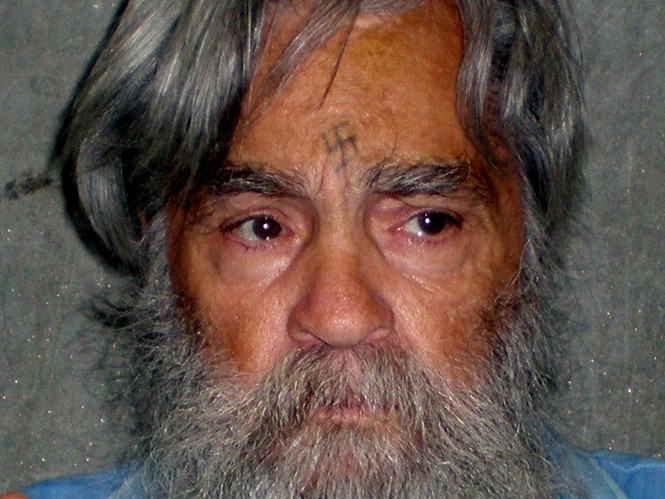 Sát nhân thế kỷ Charles Manson qua đời