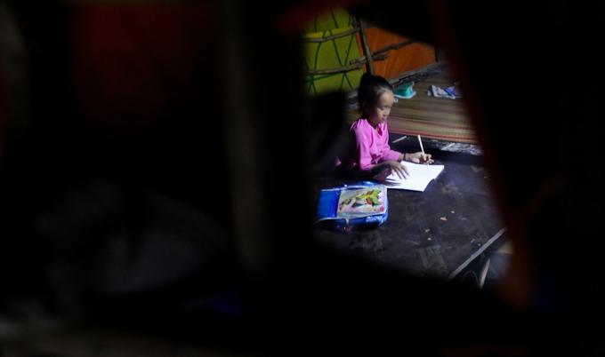 Cuộc sống không điện nước của xóm miền Tây ở Sài Gòn