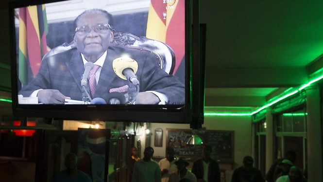 Zimbabwe hỗn loạn vì Tổng thống Mugabe không tuyên bố từ chức