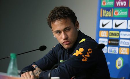 Neymar khốn đốn chuyển nhà vì… cổ động viên