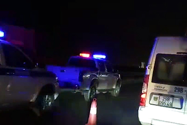 Hai xe tải đâm nhau, cao tốc Pháp Vân ùn tắc hơn 2 tiếng