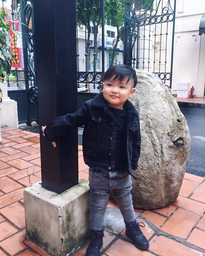 Tâm Tít khoe ảnh con trai Alex Chí An càng lớn càng giống mẹ