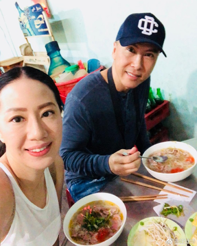 Chân Tử Đan và vợ du lịch Việt Nam