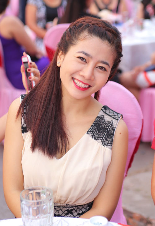 Dương Cẩm Lynh bất lực khi bị cướp giật giỏ xách, mất hết tài sản Dương Cẩm Lynh bất lực khi bị cướp giật giỏ xách, mất hết tài sản