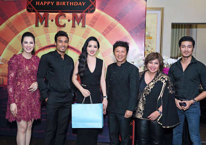 Con gái cưng cùng dàn sao dự tiệc sinh nhật của Giáng My