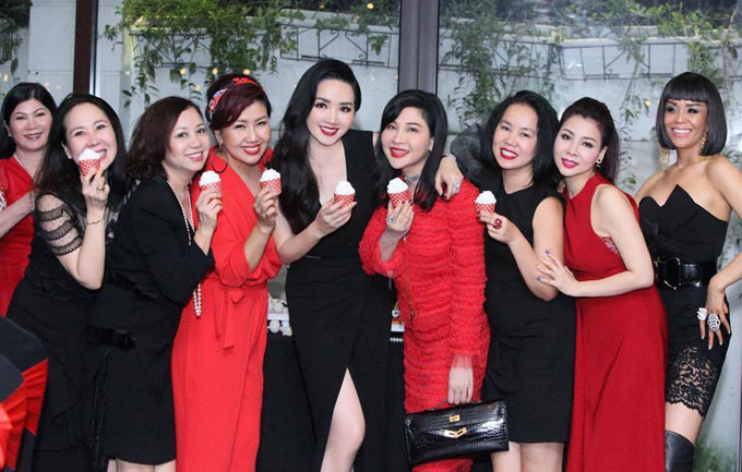 Con gái cưng cùng dàn sao dự tiệc sinh nhật của Giáng My