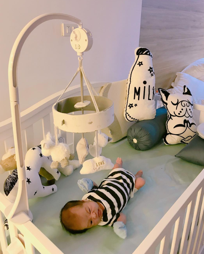 Nhìn đáng yêu thế này thì ai chẳng muốn có một nhóc tỳ như ca nương Kiều Anh Nhìn đáng yêu thế này thì ai chẳng muốn có một nhóc tỳ như ca nương Kiều Anh