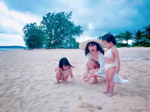 Vợ chồng Lý Hải – Minh Hà kỷ niệm 7 năm ngày cưới bên 4 nhóc tì đáng yêu Vợ chồng Lý Hải – Minh Hà kỷ niệm 7 năm ngày cưới bên 4 nhóc tì đáng yêu