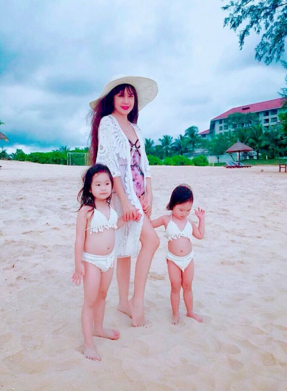 Vợ chồng Lý Hải – Minh Hà kỷ niệm 7 năm ngày cưới bên 4 nhóc tì đáng yêu Vợ chồng Lý Hải – Minh Hà kỷ niệm 7 năm ngày cưới bên 4 nhóc tì đáng yêu