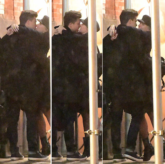 Scarlett Johansson lần đầu công khai hôn người tình trên phố