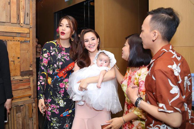 Trương Ngọc Ánh hội ngộ chồng cũ trong tiệc sinh nhật con gái 9 tuổi