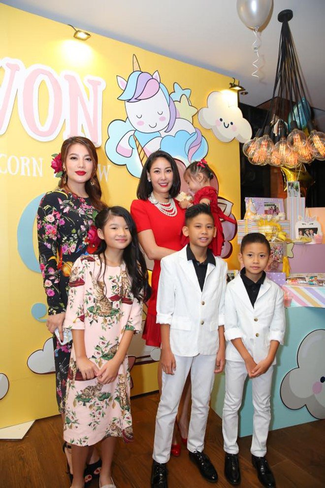 Trương Ngọc Ánh hội ngộ chồng cũ trong tiệc sinh nhật con gái 9 tuổi